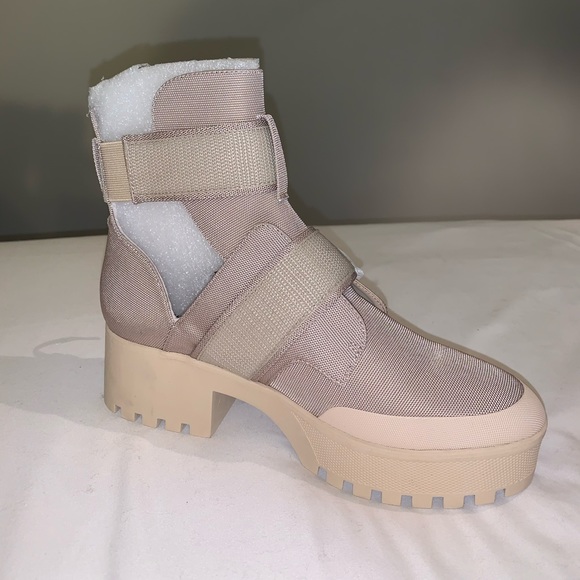 NWOB • Steve Madden Graden Sand Boots • Size 9 - Picture 3 of 7